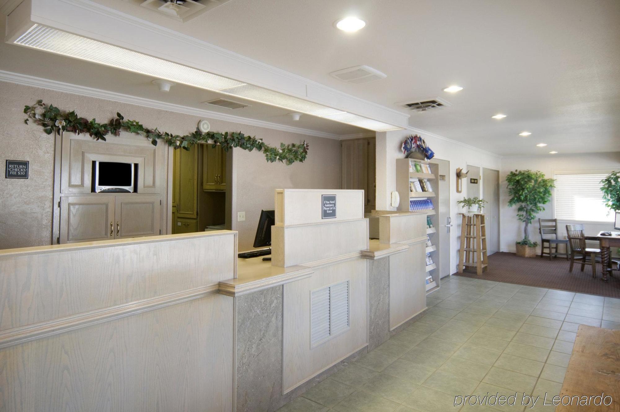 Fort Hays Inn Interior photo